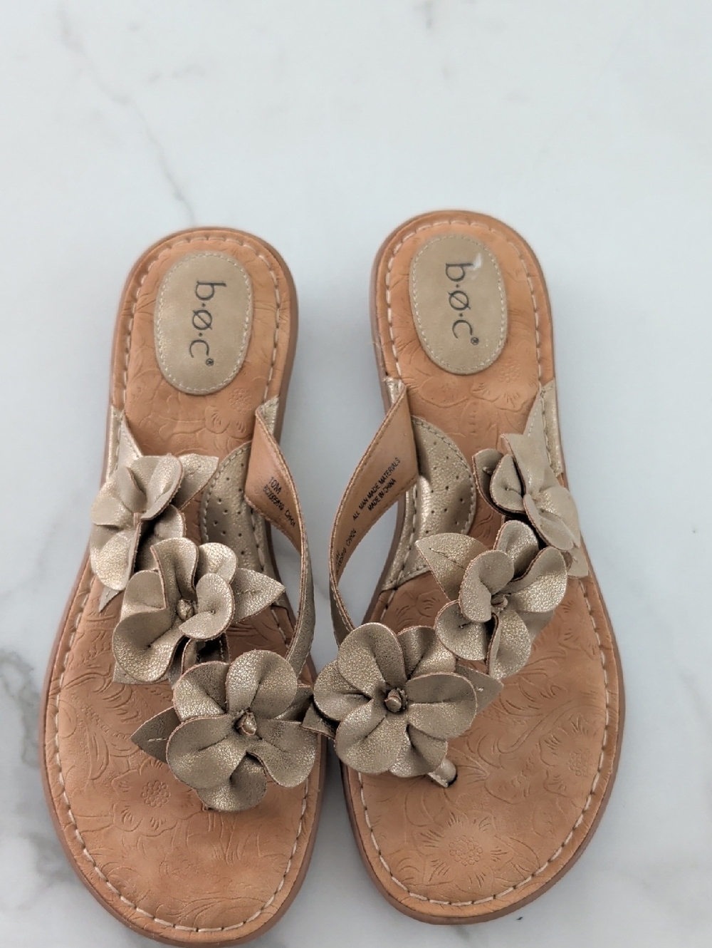 b.o.c. Women's Taupe Floral Metallic Slide Sandals